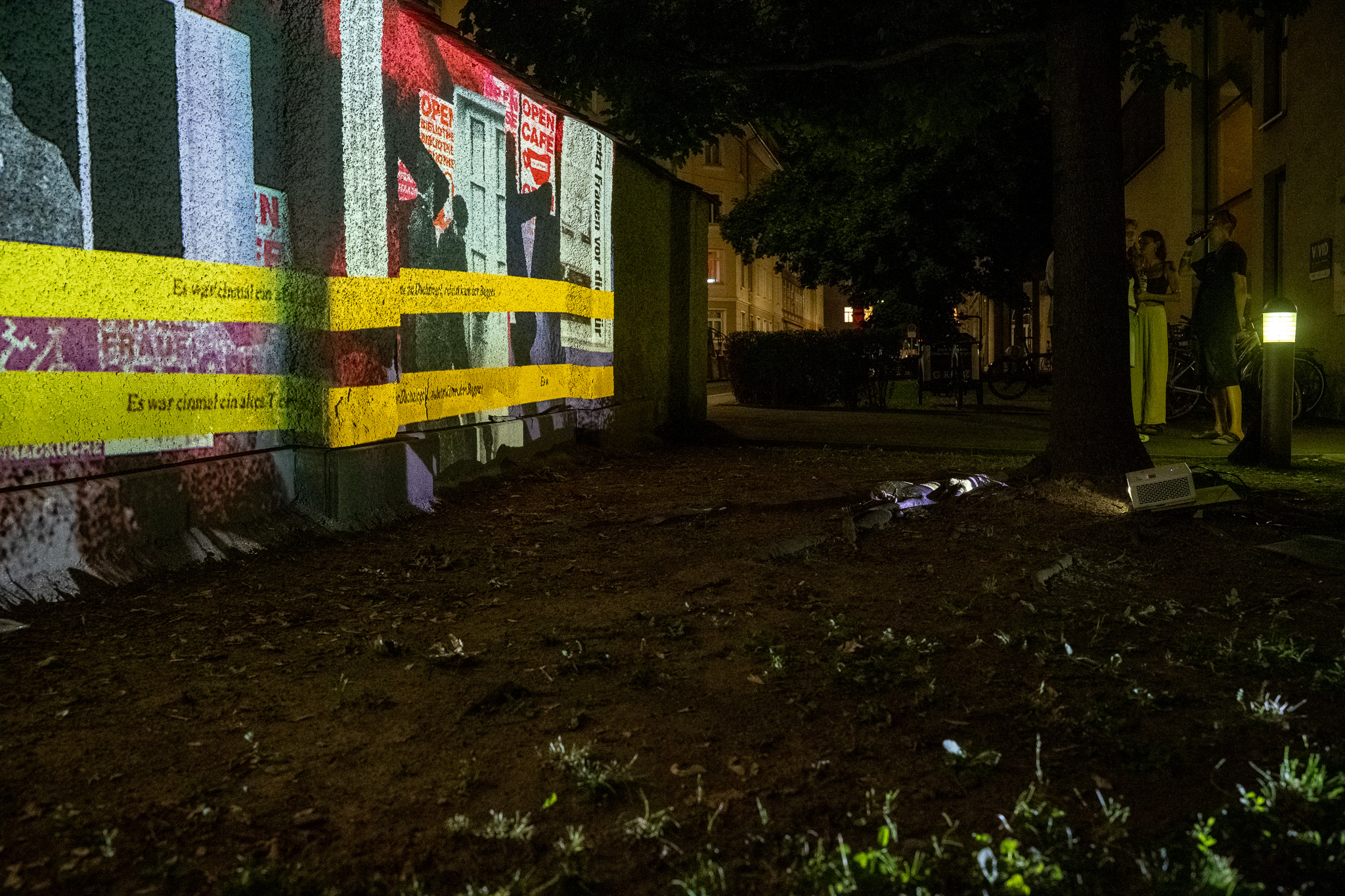 Projection with yellow text bands